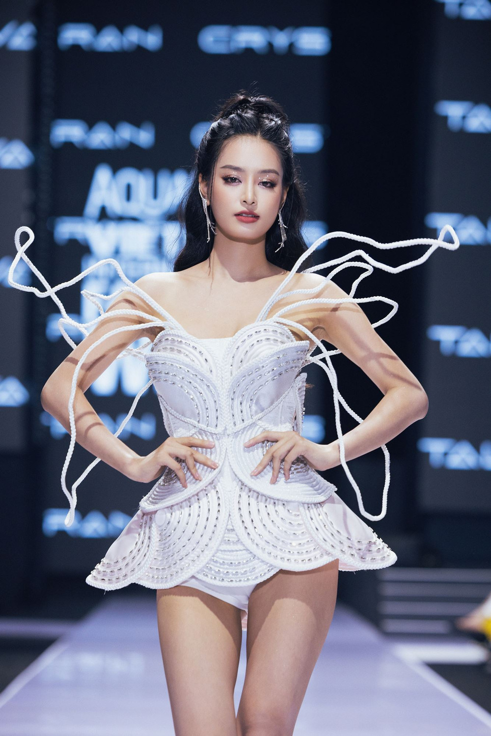 Thời trang Crystal Martin: Đặc điểm nổi bật trong các bộ sưu tập